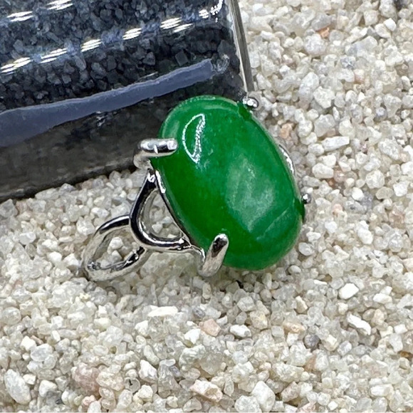 Green jade silver Victorian ring/wealth and good luck healing crystal - Picture 1 of 8